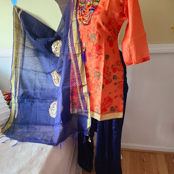 New salwar suit set - Picture 4 of 10